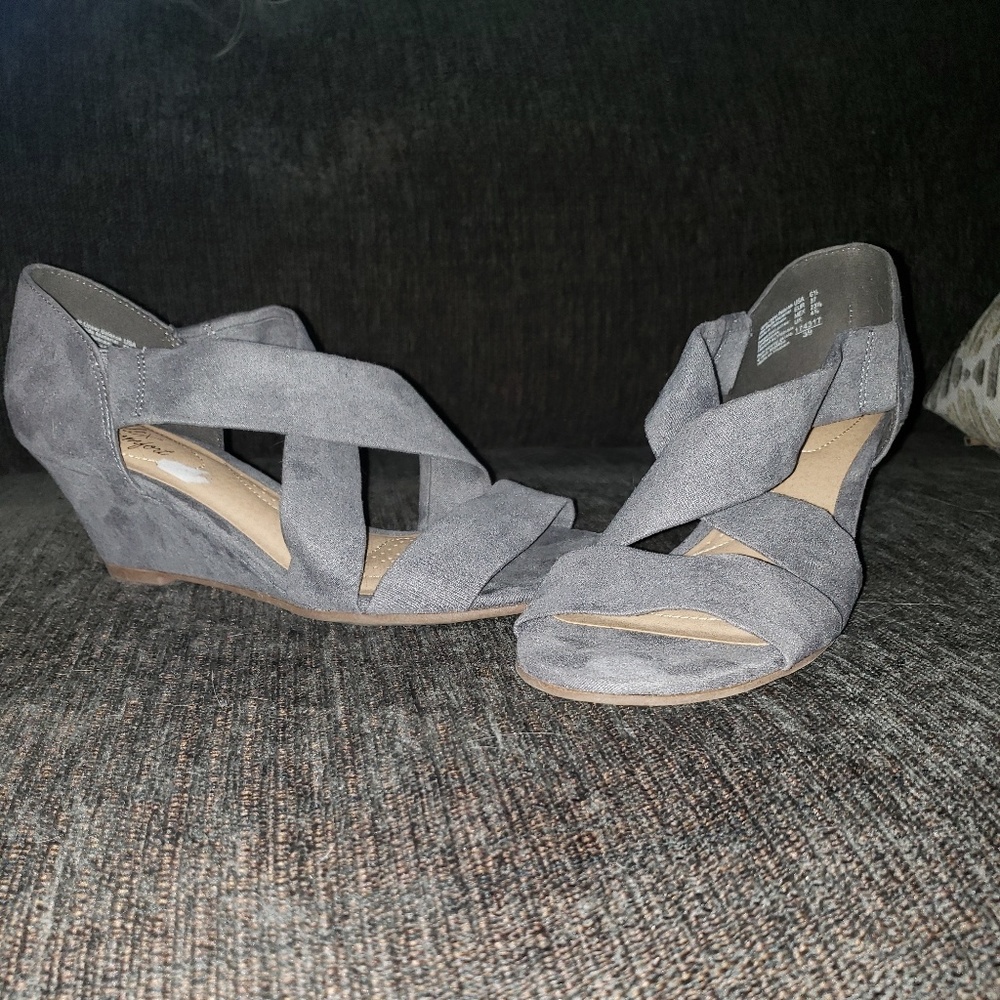 Super cute and comfy gray baby wedges